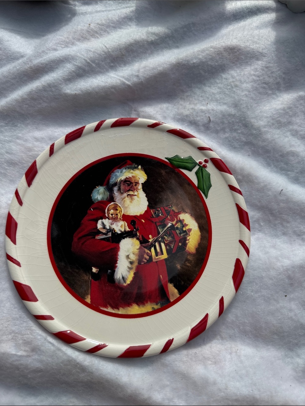 Classic Santa Decorative Holiday Plate in Red and White